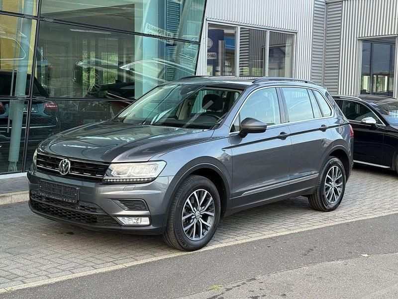 Grau Gebraucht 2017 VW Tiguan SUV | 17.750 € (Guter Preis) - Bild 1/4