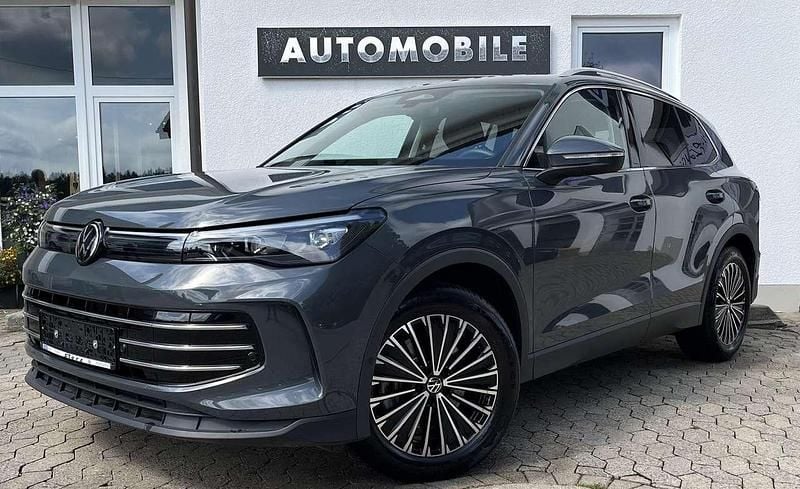 Delfingrau metallic Gebraucht 2024 VW Tiguan Elegance SUV | 39.979 € (Fairer Preis) - Bild 1/4