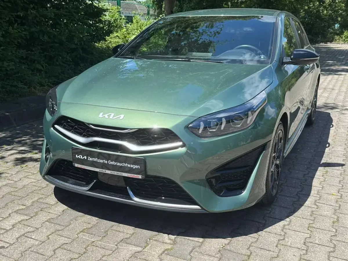 Gebraucht Kia Ceed GT-Line 140 PS (102 kW) 2025 Experice green metallic Kleinwagen