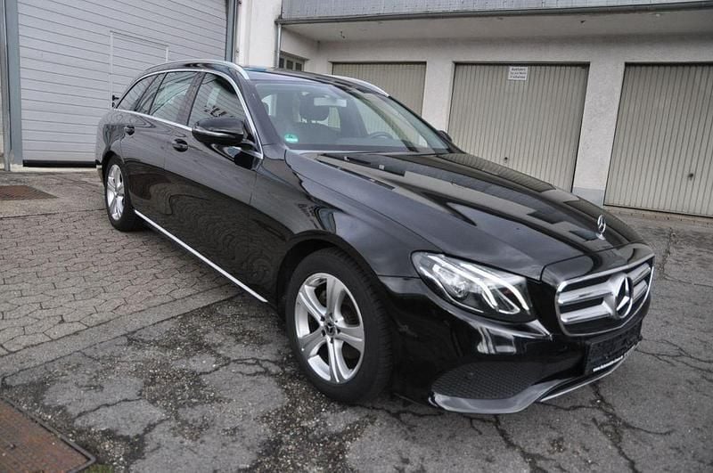 Gebraucht Mercedes E220 194 PS (142 kW) 2017 Schwarz Limousine