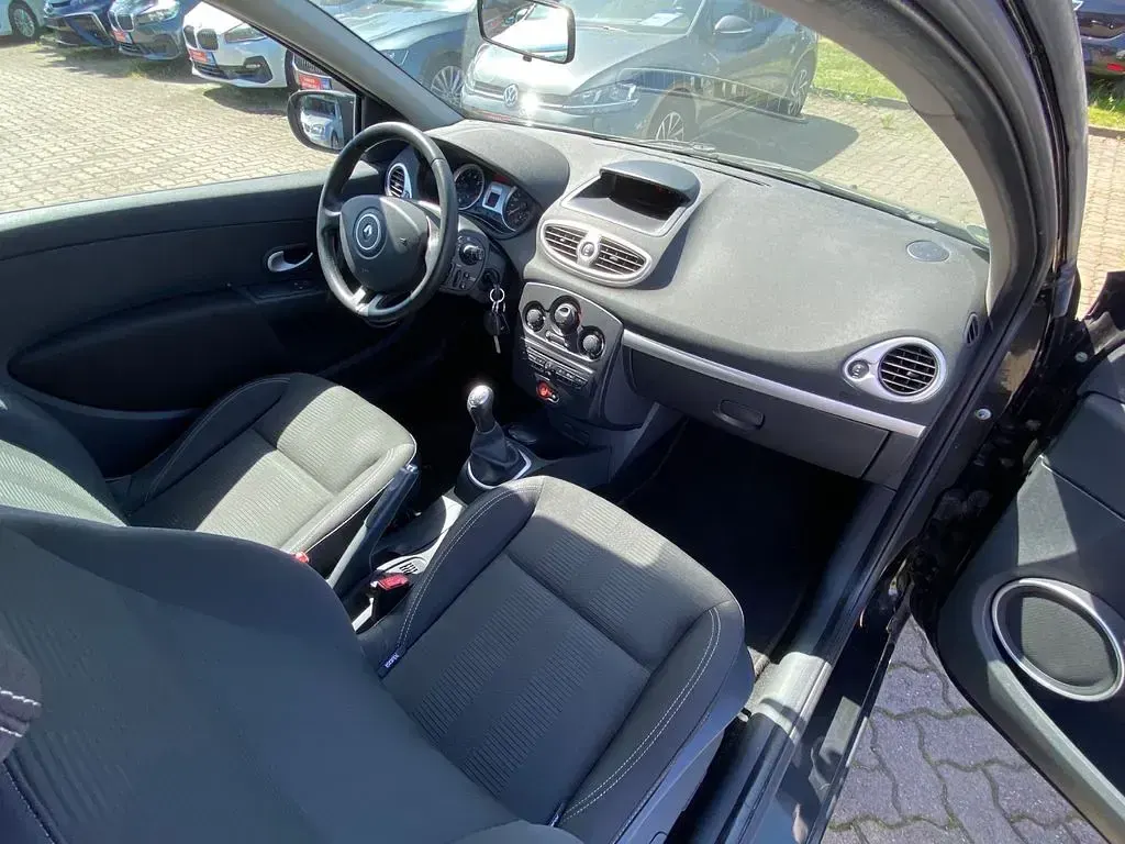 Gebraucht Renault Clio III Expression 75 PS (55 kW) 2011 Schwarz Kleinwagen