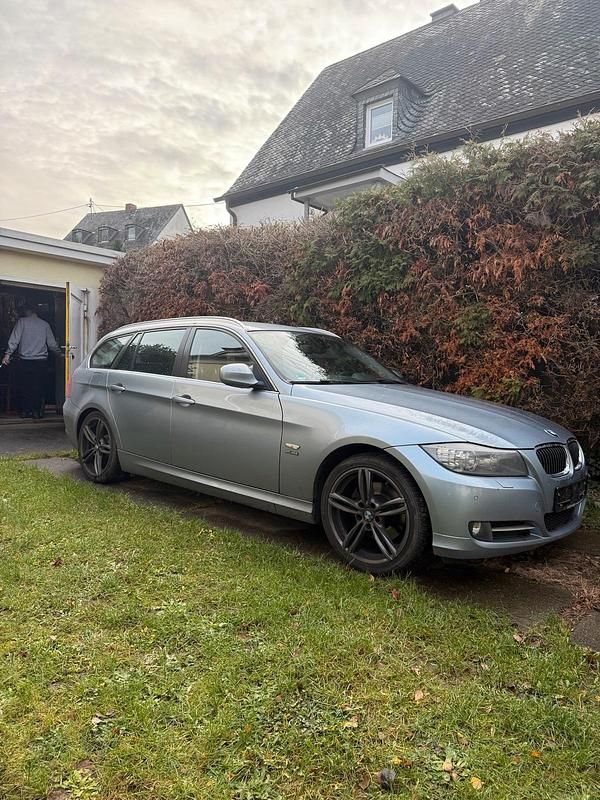 Andere farben Gebraucht 2011 BMW 320 Kombi | 6.100 € (Etwas zu teuer) - Bild 1/4