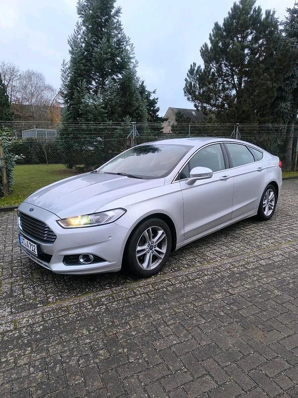 Silber Gebraucht 2016 Ford Mondeo Titanium Limousine | 13.200 € (Fairer Preis) - Bild 1/4