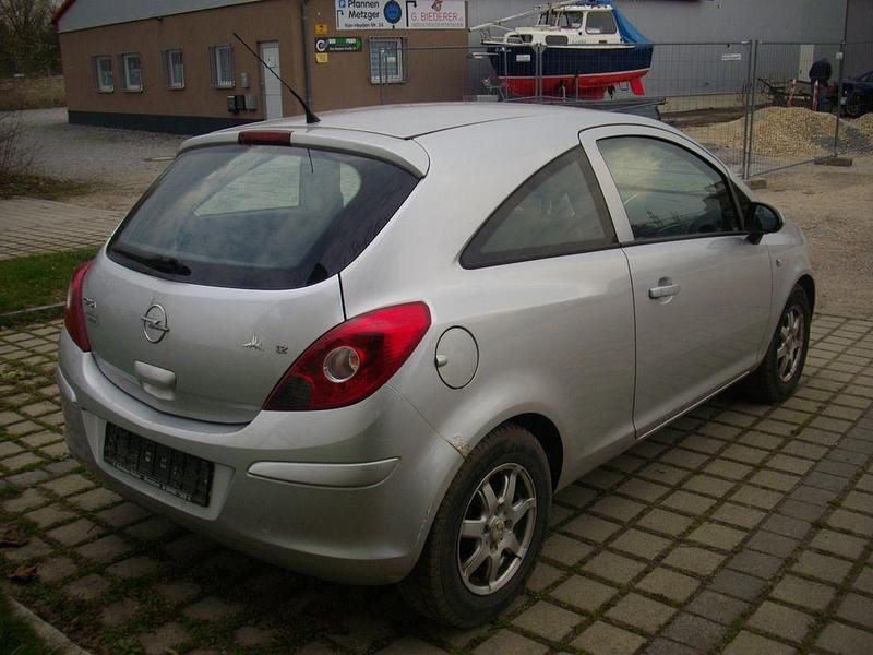 Gebraucht Opel Corsa 80 PS (58 kW) 2008 Silber Kleinwagen