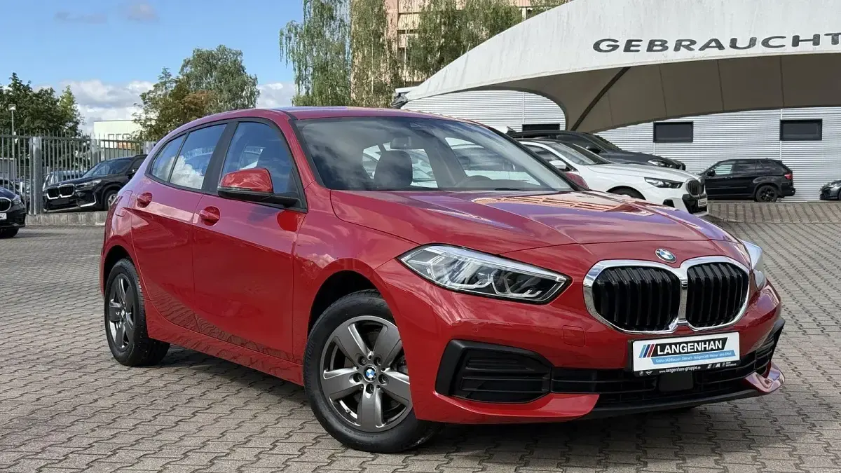 Gebraucht BMW 118 Advantage 136 PS (100 kW) 2023 Rot Limousine