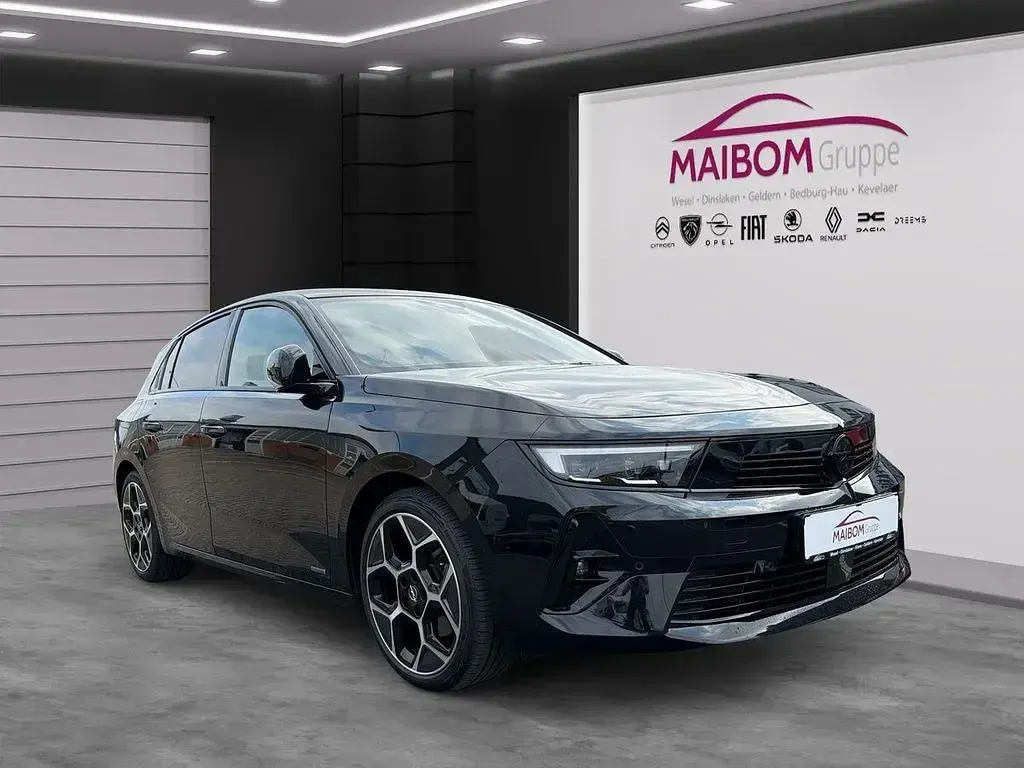 Gebraucht Opel Astra Ultimate 131 PS (96 kW) 2023 Diamant schwarz/karbon schwarz Kleinwagen