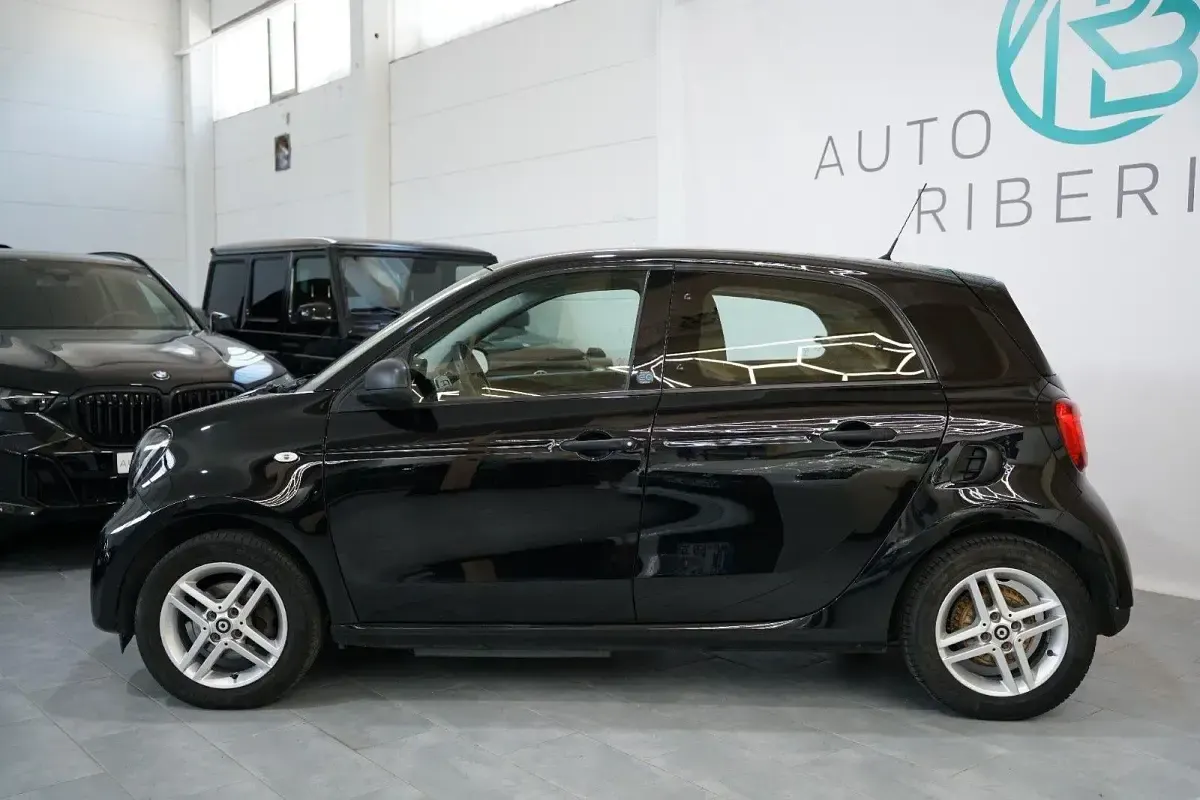 Gebraucht Smart ForFour Electric Drive 60 kW (82 PS) 2021 Schwarz Kleinwagen