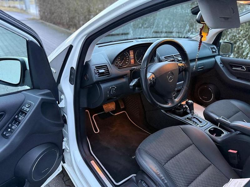 Gebraucht Mercedes A200 Edition 136 PS (100 kW) 2010 Weiß Limousine