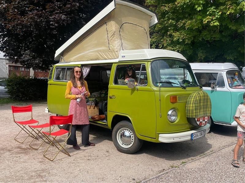Grün Gebraucht 1977 VW T2 Van | 49.000 € - Bild 1/4