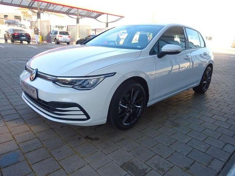 Gebraucht VW Golf VIII Basis 110 PS (80 kW) 2020 Weiß metallic Limousine