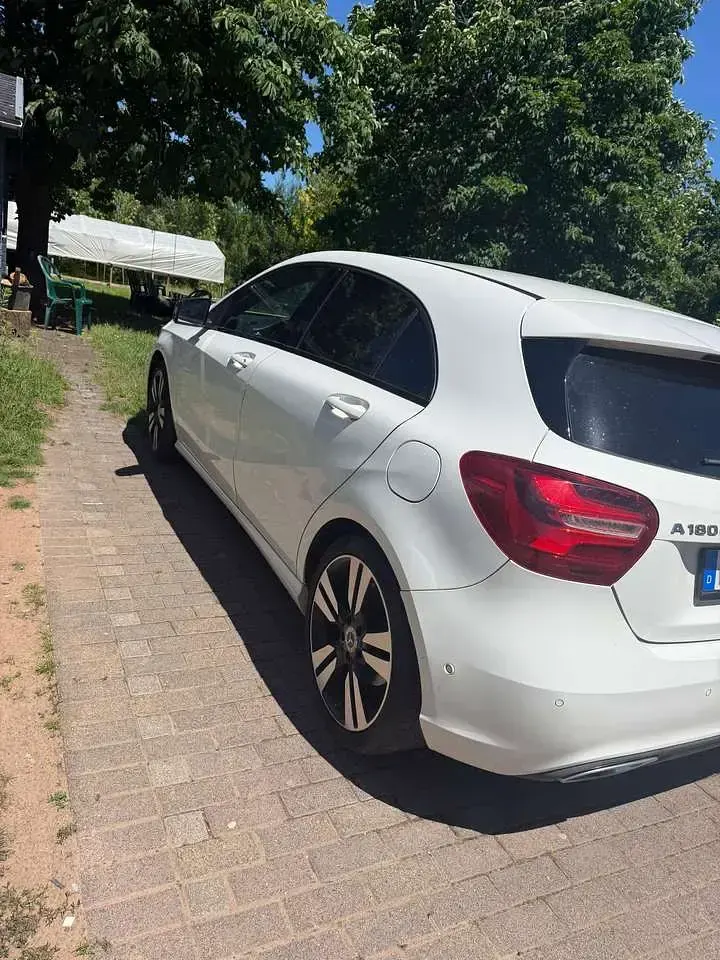 Gebraucht Mercedes A180 Edition 109 PS (80 kW) 2017 Kleinwagen