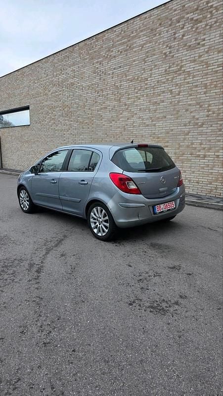 Gebraucht Opel Corsa 90 PS (66 kW) 2007 Silber Kleinwagen