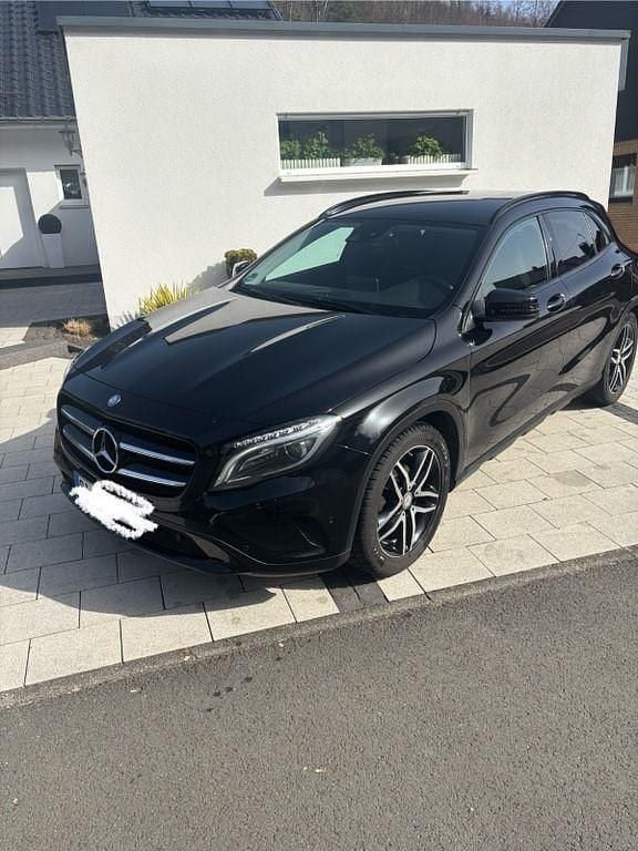 Gebraucht Mercedes GLA220 Night 177 PS (130 kW) 2016 Schwarz SUV
