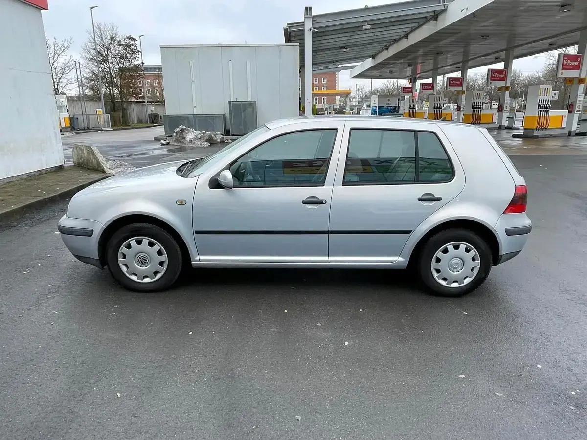 Używany VW Golf III 100 KM (73 kW) 1998 Szary Sedan/Limuzyna