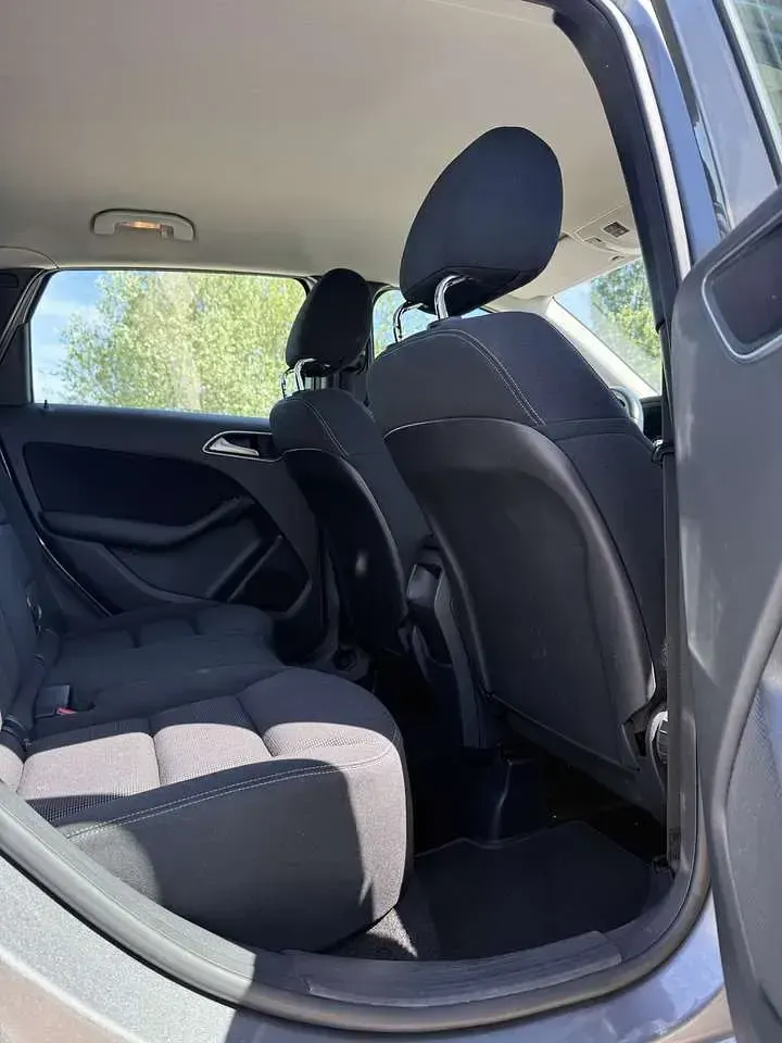 Gebraucht Mercedes B180 122 PS (89 kW) 2012 Grau Kleinwagen