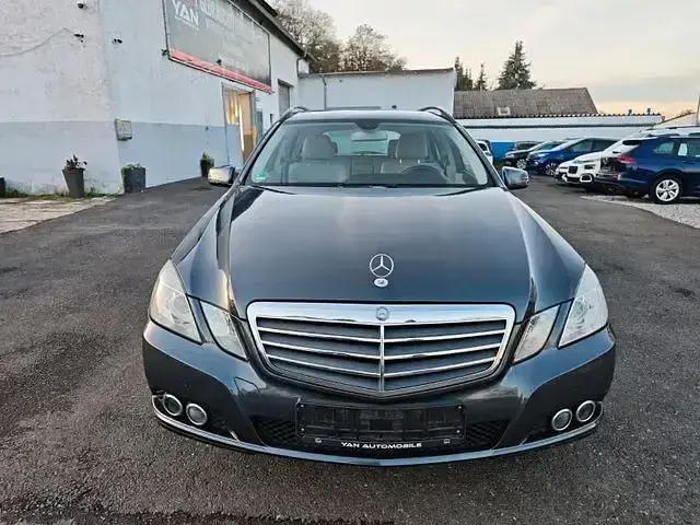 Gebraucht Mercedes E200 184 PS (135 kW) 2011 Grau Kombi