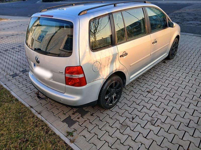 Gebraucht VW Touran 105 PS (77 kW) 2005 Silber Van / Kleinbus