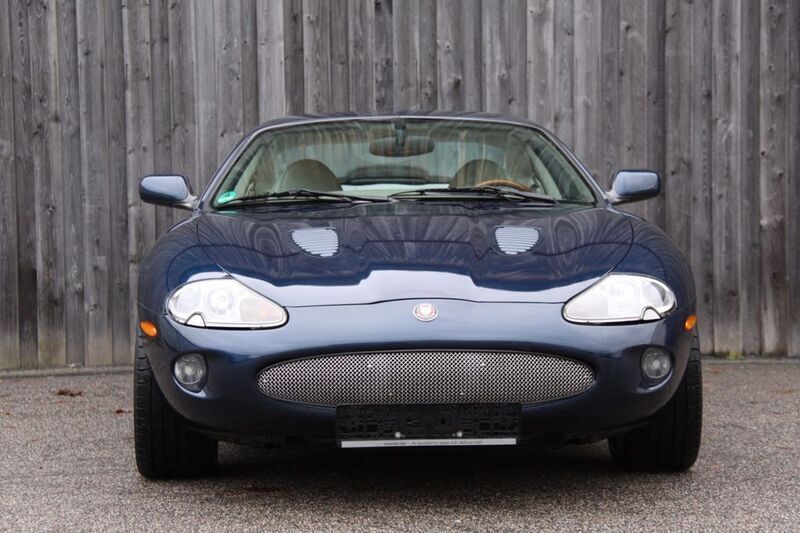 Blau Gebraucht 1999 Jaguar XKR Coupé | 39.999 € - Bild 1/4