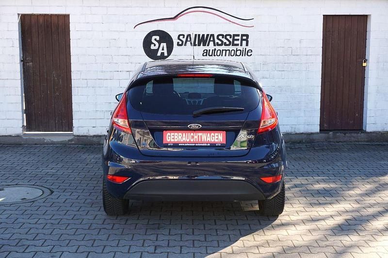 Gebraucht Ford Fiesta Trend 82 PS (60 kW) 2012 Blau Kleinwagen