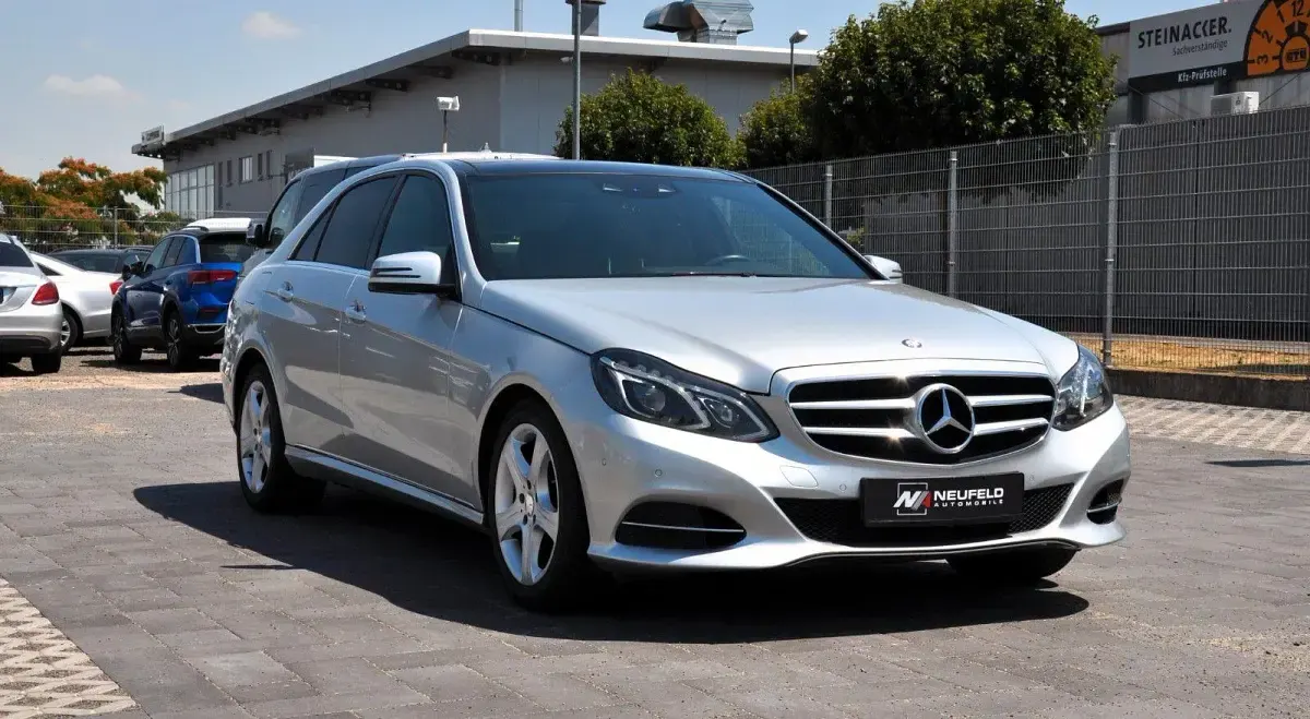 Gebraucht Mercedes E250 204 PS (150 kW) 2014 Silber Limousine