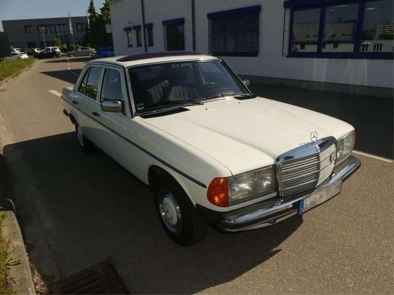 Gebraucht Mercedes 230 136 PS (100 kW) 1982 Weiß Limousine