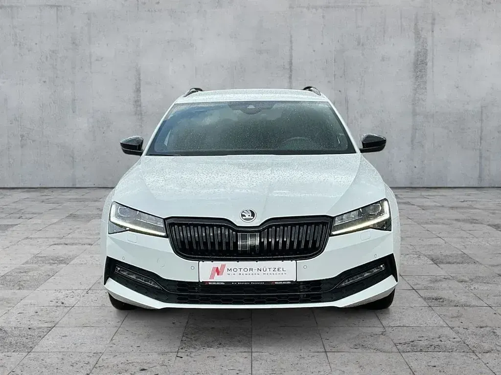 Gebraucht Skoda Superb SportLine 200 PS (147 kW) 2022 Moonweiß perleffekt Kombi