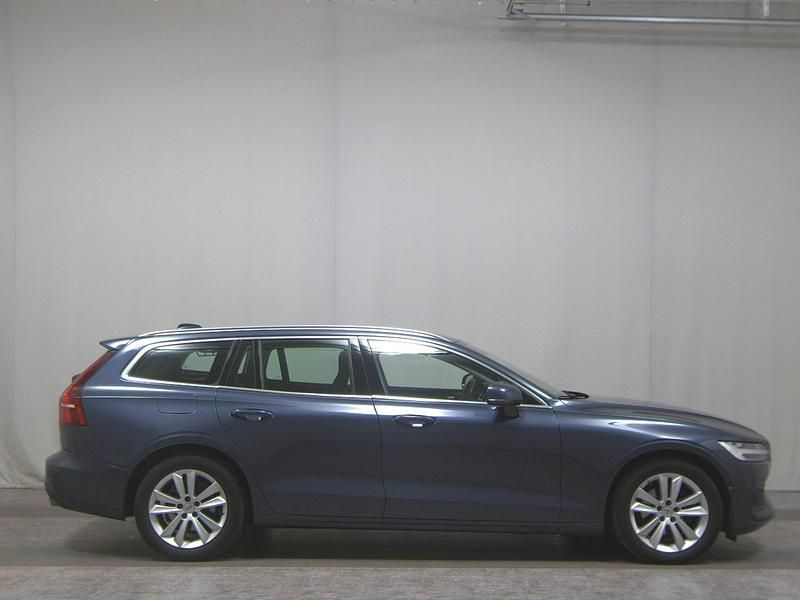 Blau Gebraucht 2020 Volvo V60 Momentum Kombi | 16.980 € (Superpreis) - Bild 1/4
