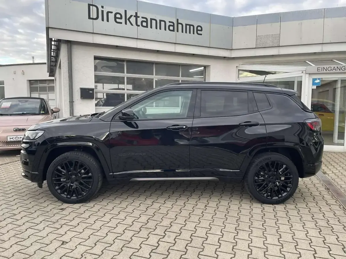 Occasion Jeep Compass Altitude 131 ch (96 kW) 2023 Noir SUV