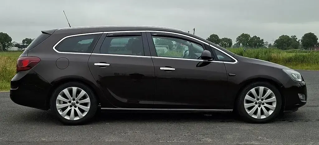 Gebraucht Opel Astra Design Edition 120 PS (88 kW) 2011 Braun Kombi