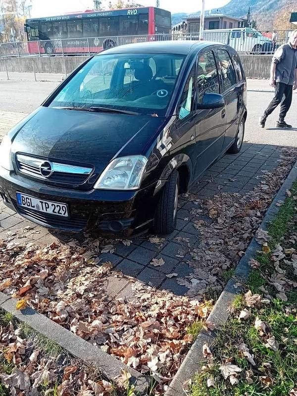 Gebraucht Opel Meriva Edition 90 PS (66 kW) 2010 Van / Kleinbus