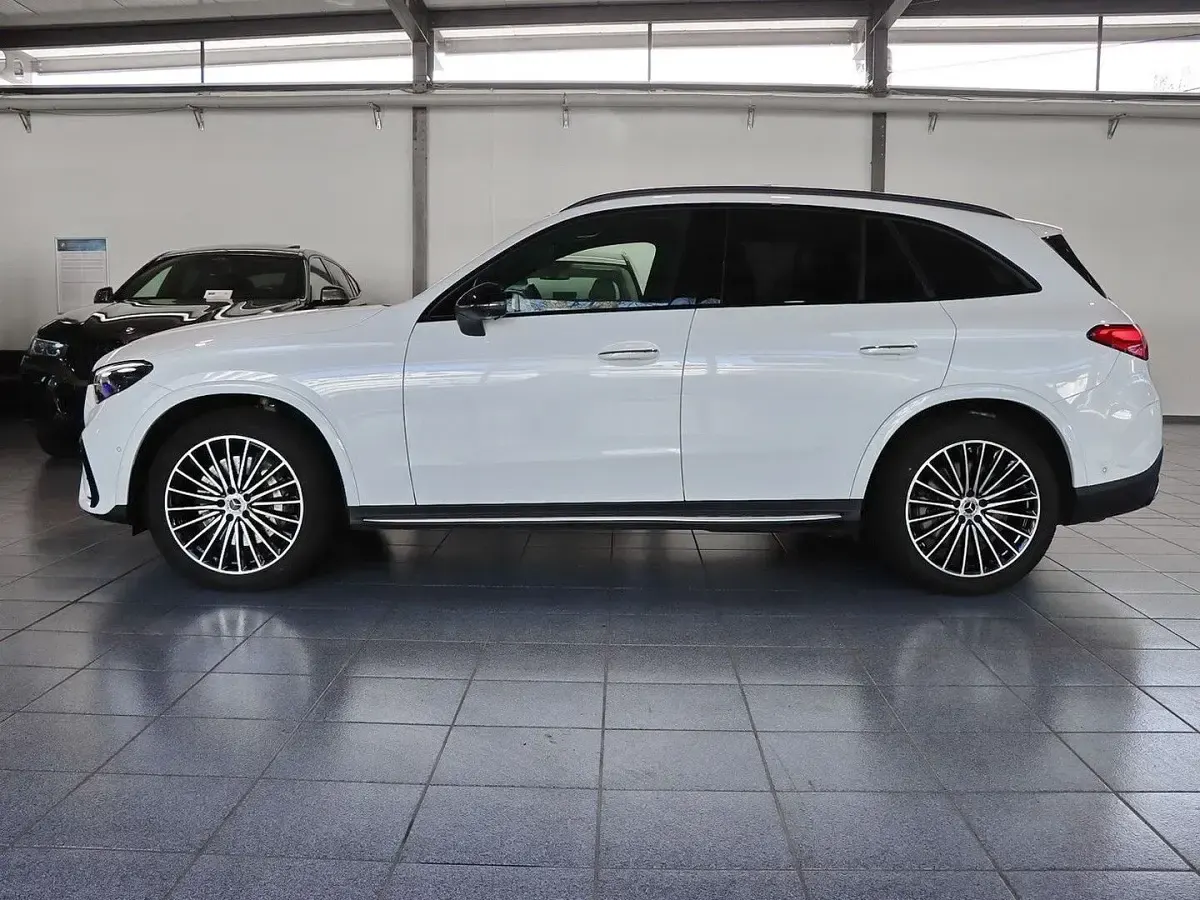 Gebraucht Mercedes GLC450 367 PS (269 kW) 2024 Opalithweiss SUV
