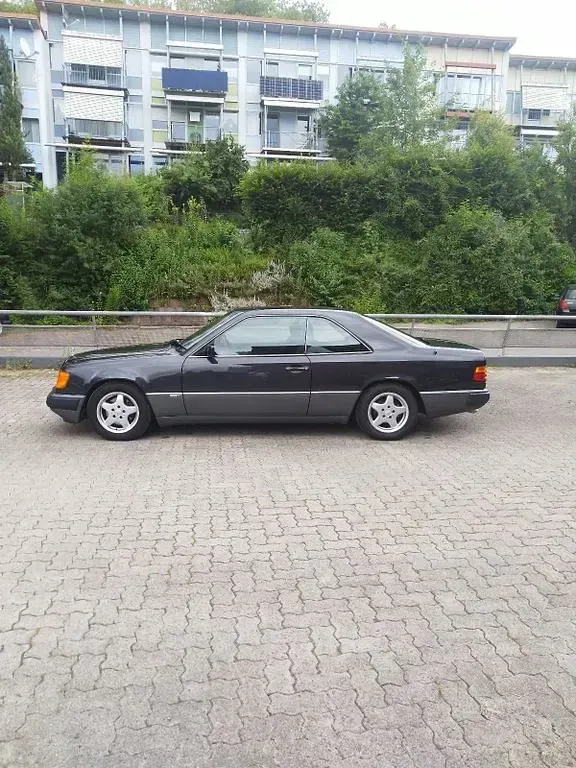 Gebraucht Mercedes 230 132 PS (97 kW) 1992 Schwarz Coupé