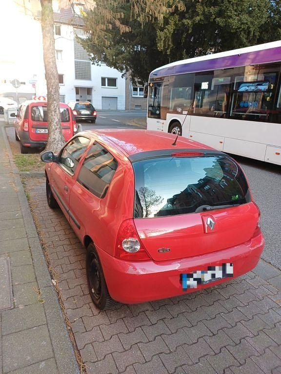 Gebraucht Renault Clio II 58 PS (42 kW) 2011 Rot Limousine