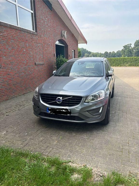 Grau Gebraucht 2017 Volvo XC60 R-Design SUV | 15.500 € (Fairer Preis) - Bild 1/4