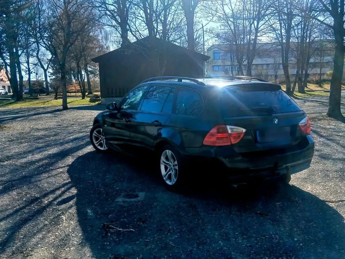 Gebraucht BMW 320 177 PS (130 kW) 2008 Schwarz Kombi