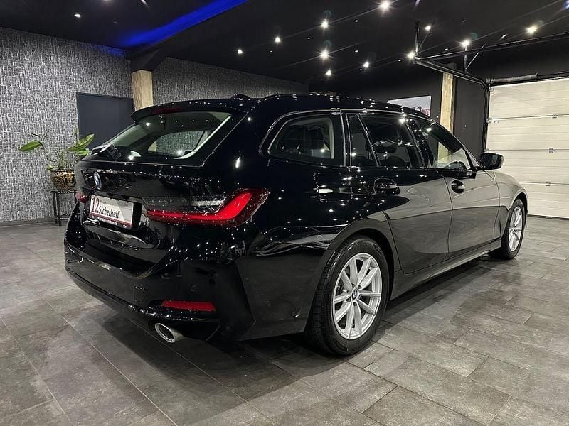 Gebraucht BMW 320 Sport Line 190 PS (139 kW) 2024 Schwarz Kombi