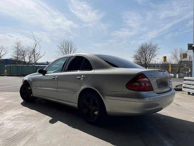 Gebraucht Mercedes E220 Elegance 150 PS (110 kW) 2004 Silber Limousine