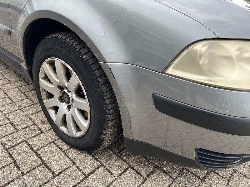 Usata VW Passat 131 CV (96 kW) 2001 Grigio Berlina