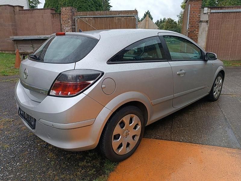 Gebraucht Opel Astra GTC Innovation 116 PS (85 kW) 2008 Silber Limousine