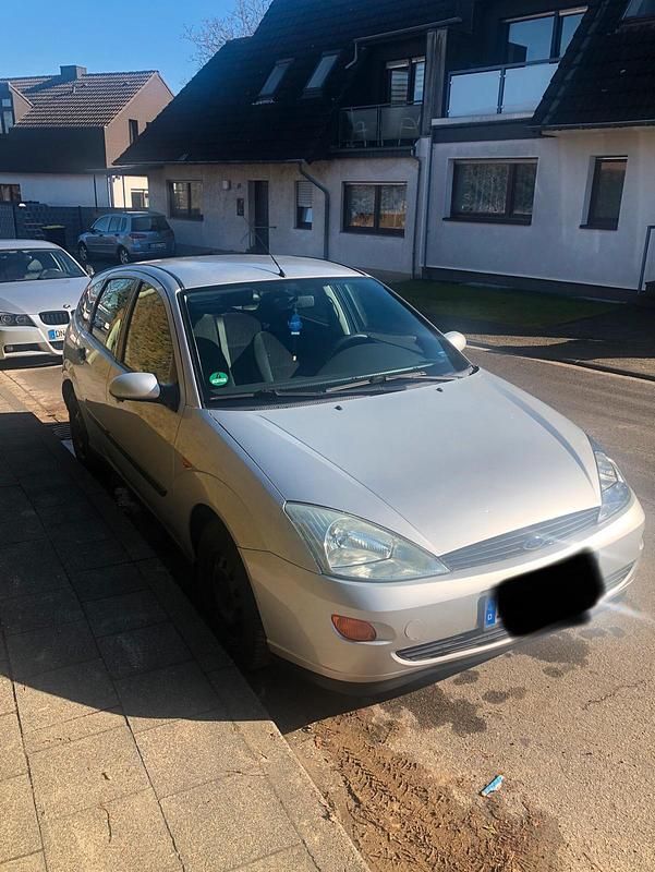 Second-hand Ford Focus 90 CP (66 kW) 2000 Gri Berlinǎ