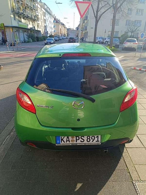 Second-hand Mazda 2 Inclusive 75 CP (55 kW) 2009 Verde Hatchback