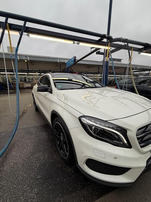 Gebraucht Mercedes GLA200 136 PS (100 kW) 2016 Weiß SUV