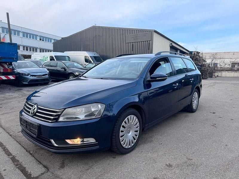Blau Gebraucht 2012 VW Passat Trendline Kombi | 5.199 € (Guter Preis) - Bild 1/4