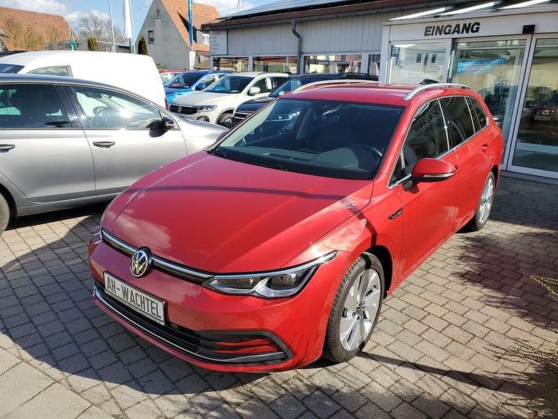 Gebraucht VW Golf VIII Style 131 PS (96 kW) 2022 Rot Limousine