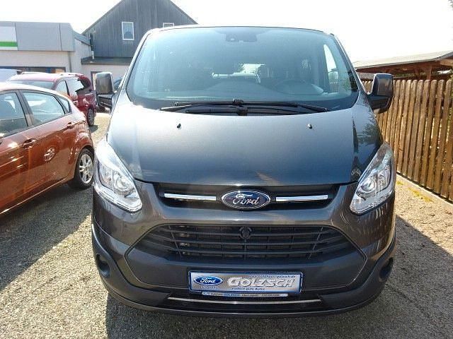 Gebraucht Ford Tourneo Titanium 131 PS (96 kW) 2017 Magneticgrau (metallic) Van / Kleinbus