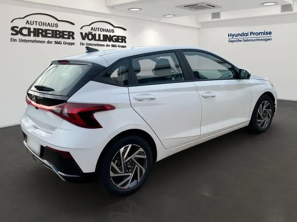 Gebraucht Hyundai i20 Trend 101 PS (74 kW) 2026 Weiß Limousine