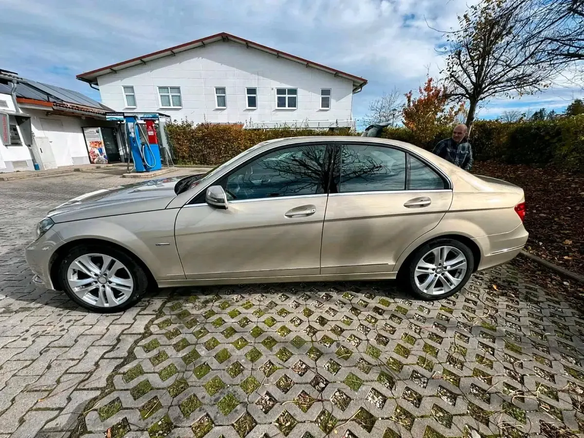 Gebraucht Mercedes C220 170 PS (125 kW) 2011 Gelb Limousine