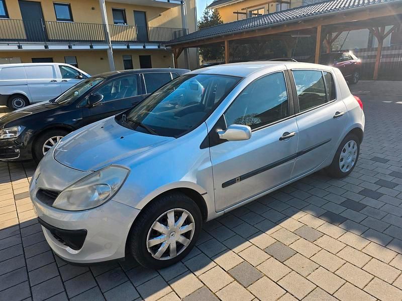 Gebraucht Renault Clio III 98 PS (72 kW) 2006 Silber Kleinwagen