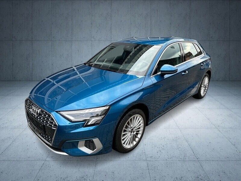 Blau Gebraucht 2021 Audi A3 Sportback Advanced Plus Limousine | 27.680 € (Fairer Preis) - Bild 1/4