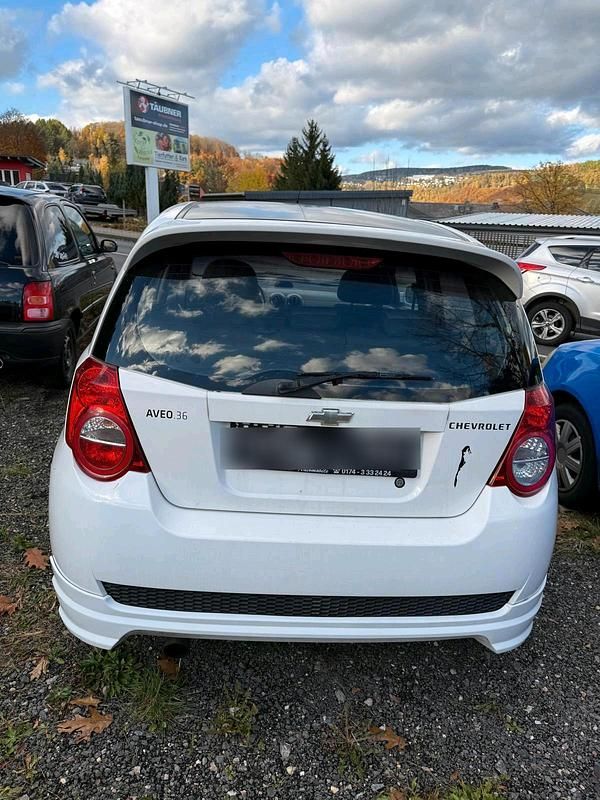 Gebraucht Chevrolet Aveo 84 PS (61 kW) 2009 Weiß Kleinwagen